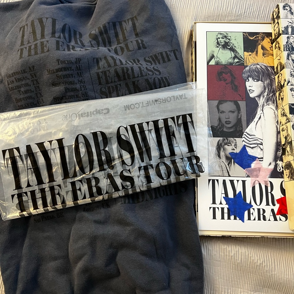 TAYLOR SWIFT ERAS TOUR - Blue crewneck XL (NWT) + LA concert VIP box